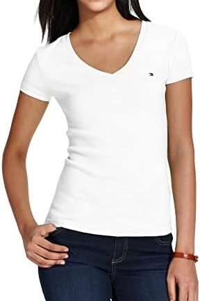 قمصان قطنية بأكمام قصيرة للنساء من تومي هيلفيجر، مع ياقة على شكل حرف V وتفاصيل شعار العلامة التجارية