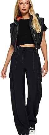 بنطلون كارجو بتفاصيل خياطة متباينة للنساء من ترينديول